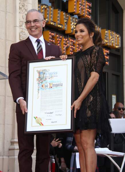 Les choses sont officielles ! Eva Longoria est honorée d'avoir obtenu son étoile sur Hollywood Boulevard.