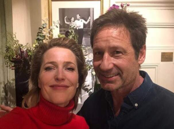 On adore ce selfie de retrouvailles entre Gillian Anderson et David Duchovny. 