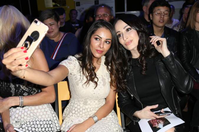 Nawel Debbouze, la soeur de Jamel Debbouze, immortalise la soirée avec un selfie en compagnie de Kenza Farah