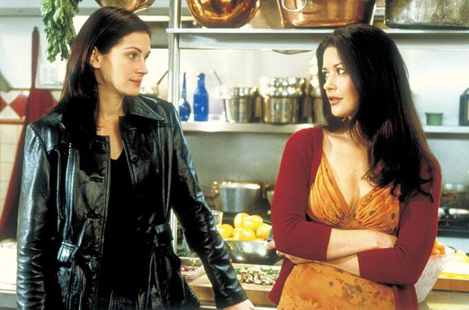 Belle brune dans Couple de Star, elle joue la soeur de Catherine Zeta-Jones (2001)