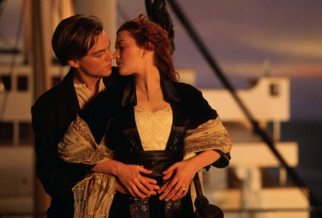 Titanic (1998) - Le baiser sur un bateau