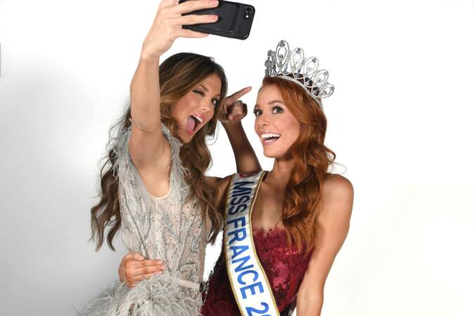 Iris remet la couronne à Maeva Coucke qui devient la nouvelle Miss France 2018
