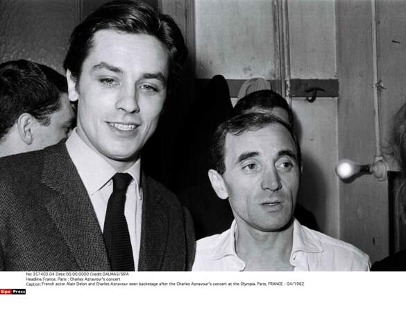 Avec Alain Delon en coulisses de son tour de chant à l'Olympia en 1962