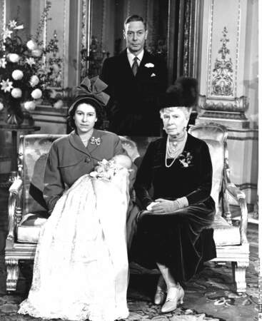 Charles est l'héritier de la reine mère Mary, du roi George VI et de la princesse héritière Elisabeth, sa mère