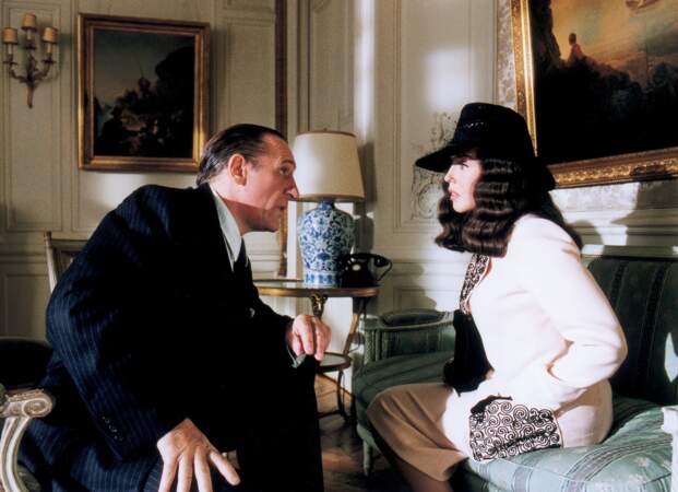 Elle donne la réplique à Gérard Depardieu dans Bon voyage (2003).