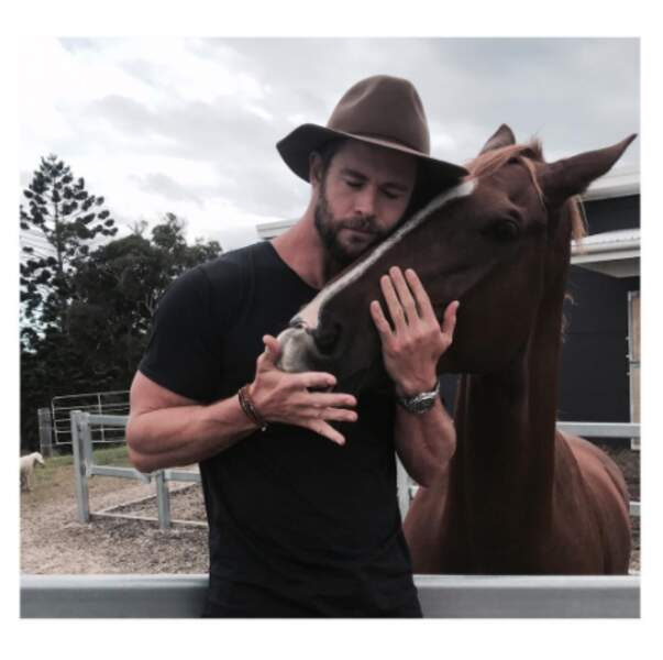 Chris Hemsworth a murmuré à l'oreille des chevaux. 