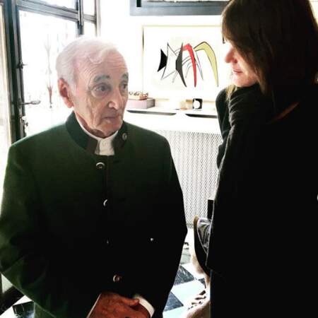 On ne sait pas ce que lui a dit Carla Bruni mais Charles Aznavour n'en croit pas ses oreilles. 