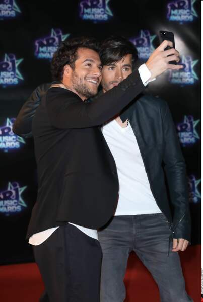 Amir et Enrique Iglesias posent ensemble pour un petit selfie