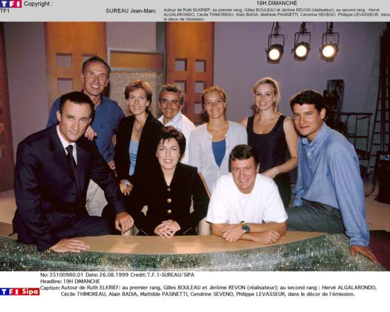 En 1999, Gilles Bouleau (tout à gauche) est le rédacteur en chef de "19h dimanche" présentée par Ruth Elkrief