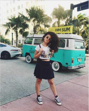 La Youtubeuse Shera Kerienski est en visite à Miami