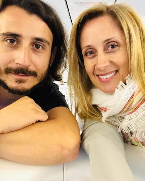 On commence avec de l'amour : selfie de couple pour Lara Fabian et son mari Gabriel. 