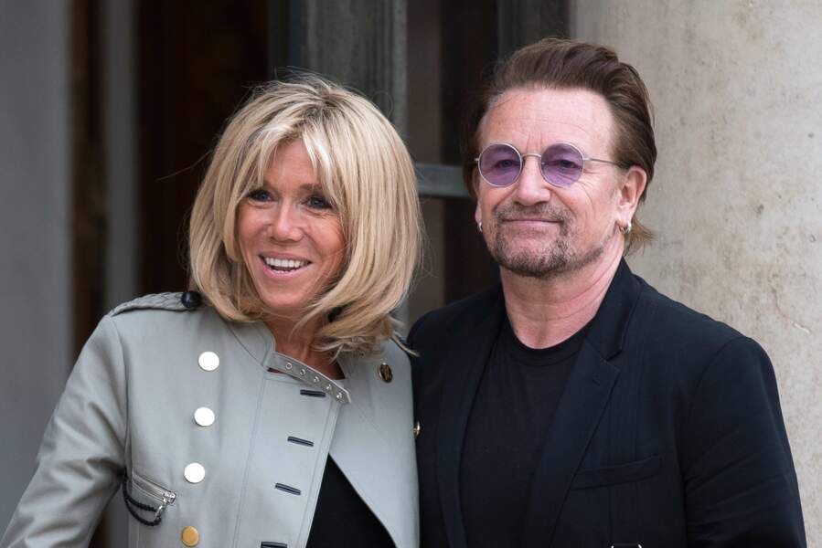Elle reçoit le leader du groupe U2, Bono, à l'Élysée, le 24 juillet