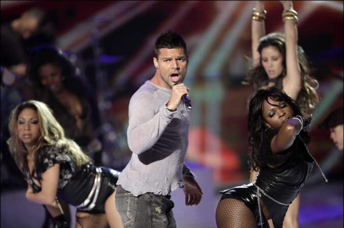 2006, on se demande où Ricky Martin a trouvé son tee-shirt