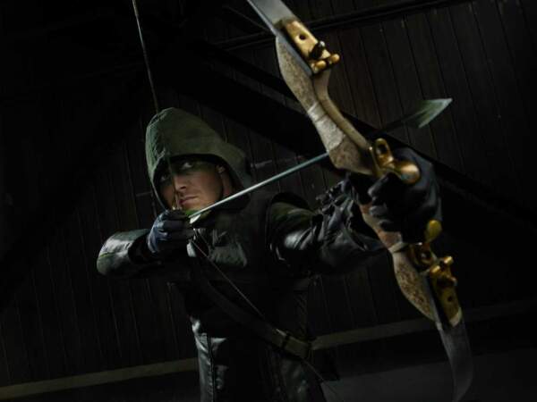 Retour aux sources dans la série Arrow pour le bel archer ténébreux