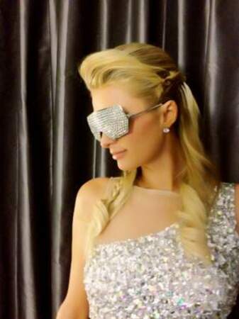 En 2013, Paris Hilton avait promis plus de sobriété. Eh bien c'est pas gagné !