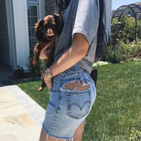 Un petit souci de jean du côté de Kylie Jenner. 