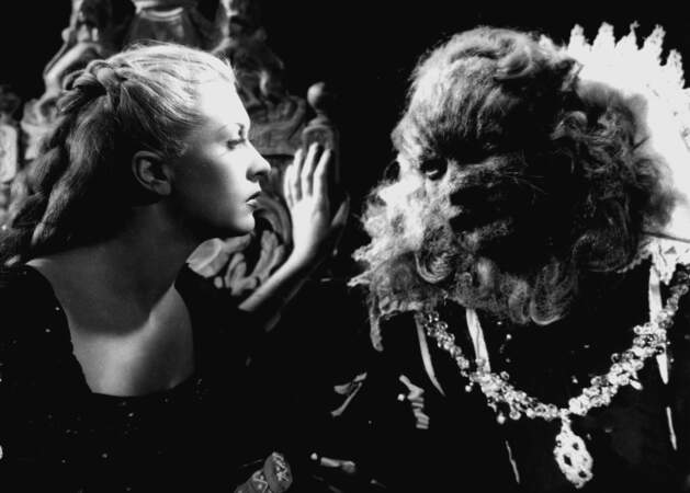 Avec une bête : Josette Day et Jean Marais dans La Belle et la Bête de Jean Cocteau (1946)