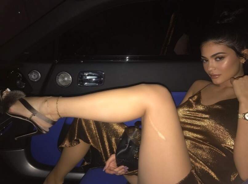 Oulala ! On a frôlé l'accident de lingerie en voiture avec Kylie Jenner. 