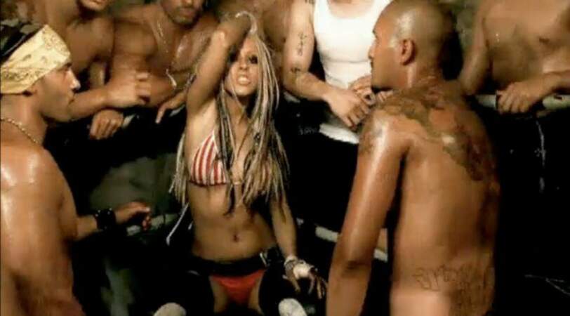 Christina se dévergonde dans le clip Dirrty (2002). Au programme : tenue provocante et parfum de gang-bang. 