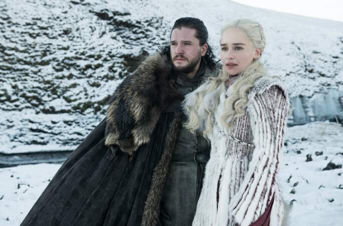 Jon Snow et Daenerys Targaryen le regard perdu au loin... Ont-ils découvert leur lien de parenté ?