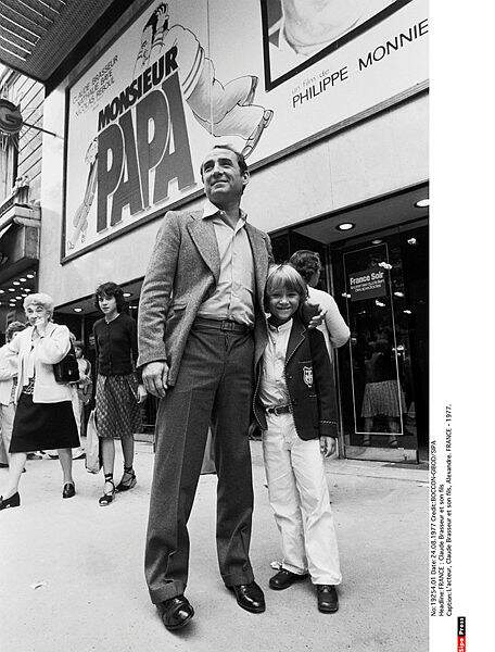 Claude Brasseur et son fils, Alexandre en 1977