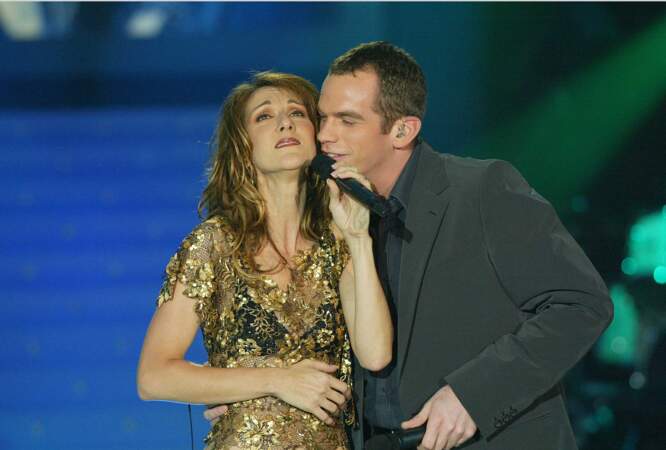 2002 : TF1 offre une soirée spéciale à Céline Dion. Ici, avec son compatriote le chanteur Garou... 