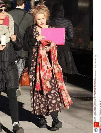 L'actrice Helena Bonham Carter, habillée très bizarrement...