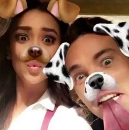 Selfie Snapchat pour Shay Mitchell et Ian Harding alias Emily et Ezra de Pretty Little Liars. 