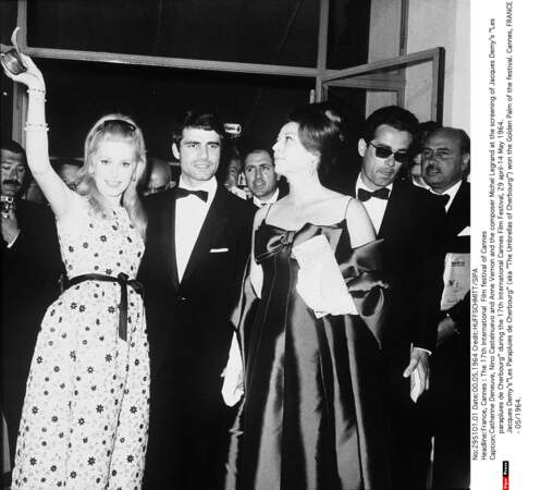Catherine Deneuve, Nino Castelnuevo, Anne Vernon, Michel Legrand à Cannes en 1964 pour Les Parapluies de Cherbourg