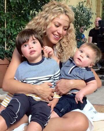 Shakira a posé avec ses fils, Milan et Sasha.