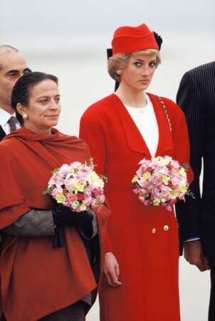 Diana époustouffante aux côtés de Mme Michel Rocard, alors Premier Ministre