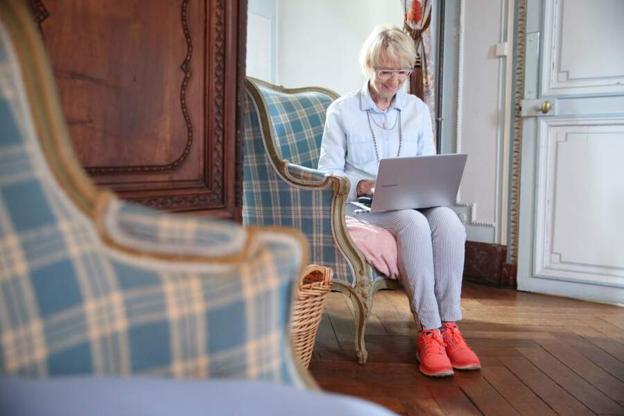 ... Quand elle ne monte pas dans sa chambre rédiger un article pour son blog !