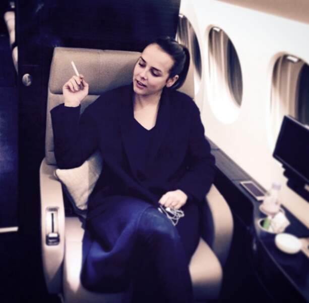 Etre la fille d'une princesse procure certains privilèges, comme fumer dans un avion !