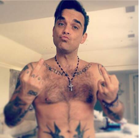 Dans la catégorie "Ah mince y'a une faute", on vous présente Robbie Williams et son tatouage "Chacun à son goût"