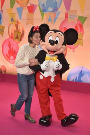 Alessandra Sublet s'aluse avec Mickey