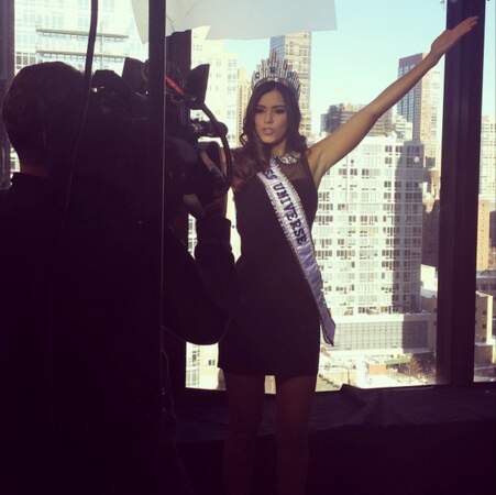 Paulina Vega, Miss Univers 2014, enchaîne les interviews. C'est ça, la vie d'une reine de beauté !