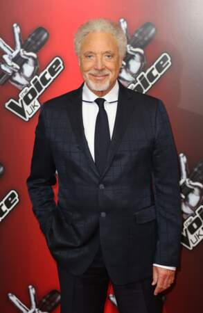 Le toujours très classe Tom Jones est coach sur The Voice UK depuis trois saisons