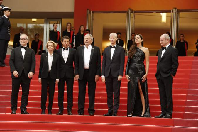 Alain Delon et Anouchka, accueillis en haut des marches