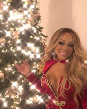 Mariah Carey semble faire ses essayages sexy pour le réveillon de Noël. 