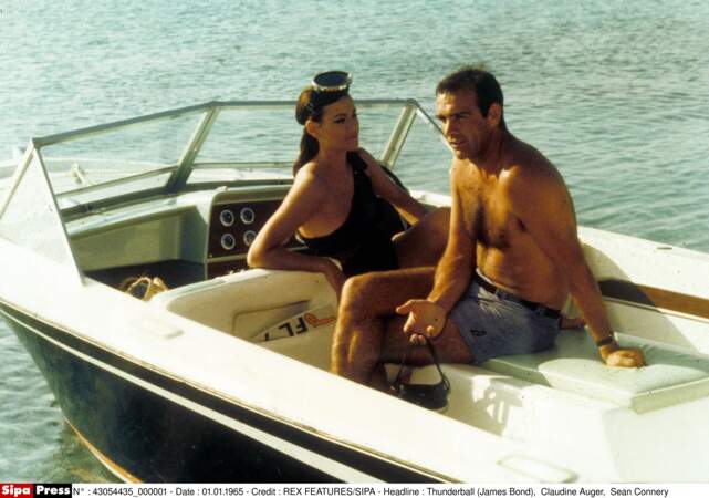Bond face à Claudine Auger, dans Opération Tonnerre (1965)