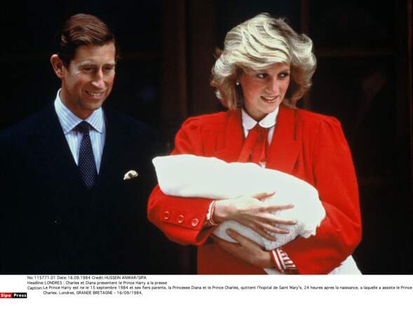 Dans les bras de Diana le 15 septembre 1984, jour de sa naissance à l'Hopital St Mary de Londres