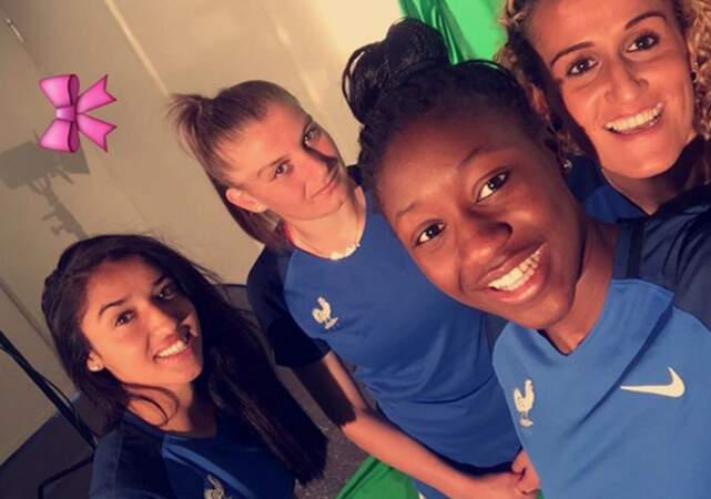 En attendant, les filles de l'équipe de France se sont retrouvées dans la joie et la bonne humeur