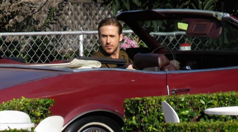 Oui, c'est bien Ryan Gosling (au volant d'un beau bolide) !