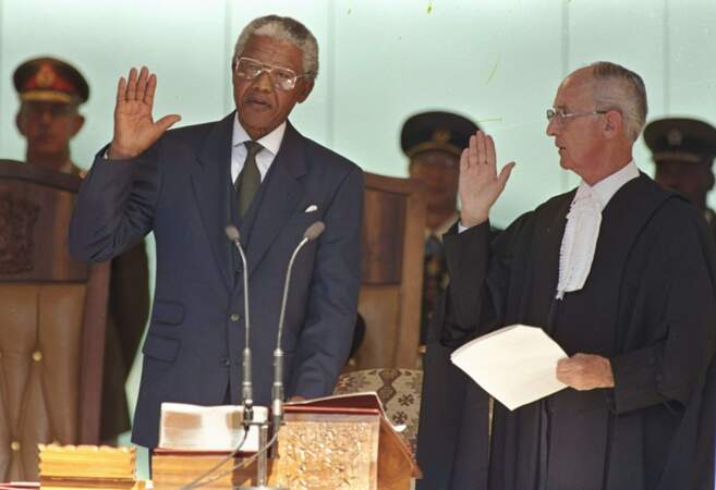 Nelson Mandela prête serment lors de son élection en Afrique du Sud en mai 1994