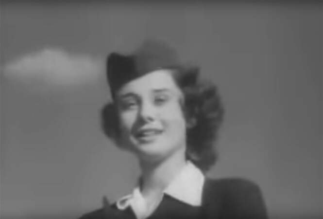 Première apparition à l'écran dans le rôle secondaire d'une hôtesse de l'air : "Le néerlandais en 7 leçons " (1948)