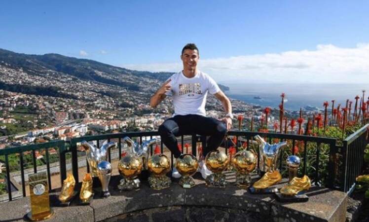 On imagine que Christiano Ronaldo a eu du mal à transporter tous ses trophées seul 