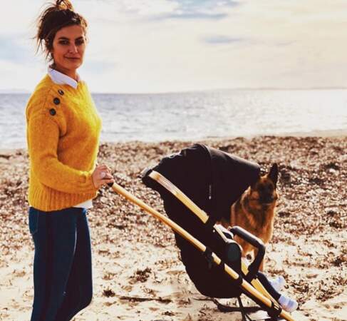 Petite balade en bord de mer pour Laetitia Milot, sa petite Lyana et son chien Jaï. 