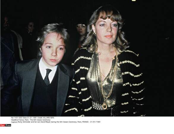 La voici avec son fils David en 1981, quelques mois avant que l'adolescent ne meure tragiquement