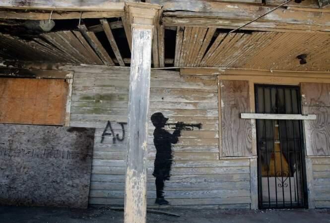 Après s'être "attaqué" aux murs de Londres, Banksy est aussi aller décorer une Nouvelle-Orléans ruinée par la crise