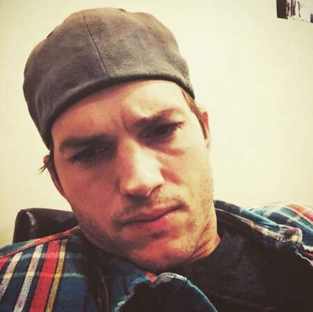 Le beau-gosse Ashton Kutcher en tournage n'est jamais contre une petite photo